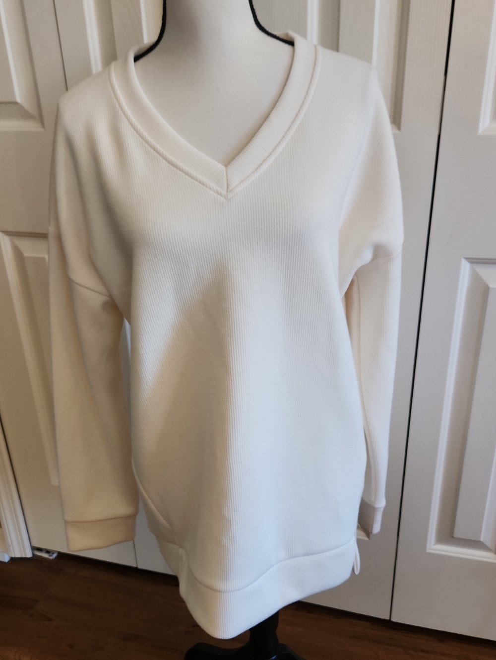 Andrew Marc Cream V-Neck Knit Pullover
